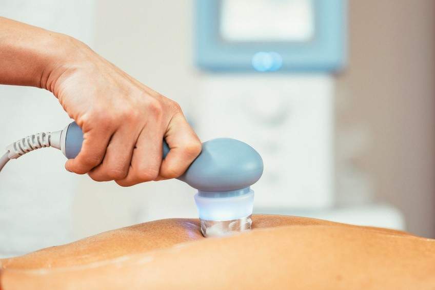 Terapia falą ultradźwiękowa to jeden z zabiegów fizykoterepeutycznych w RehaFit Wrocław.