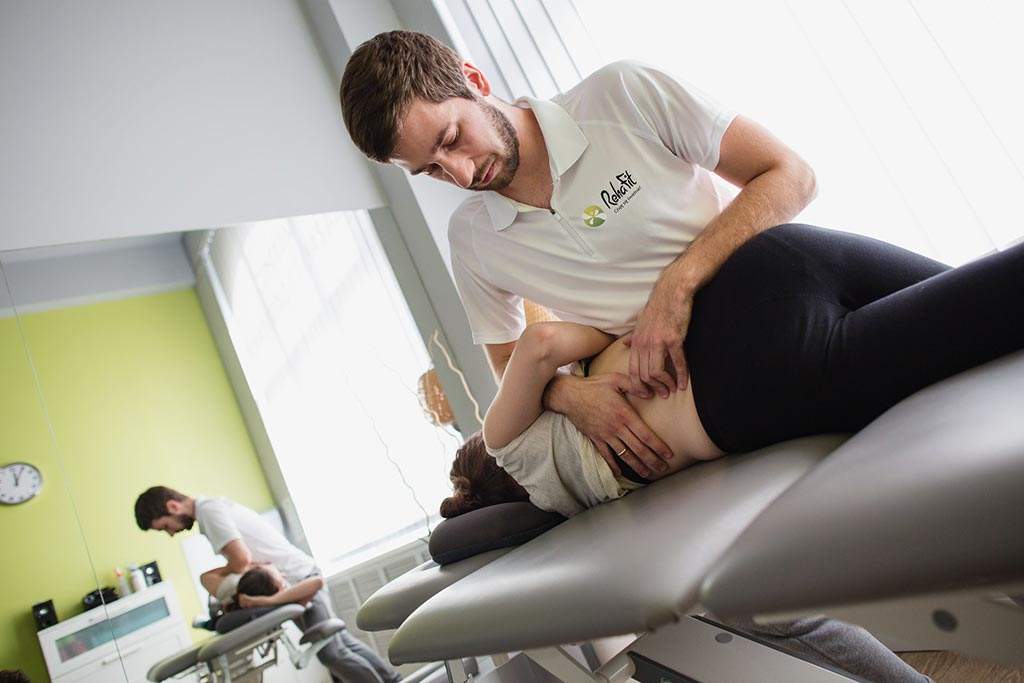 Kompleksowa fizjoterapia z wykorzystaniem terapii manualnej w centrum RehaFit we Wrocławiu. Wykwalifikowani rehabilitanci.