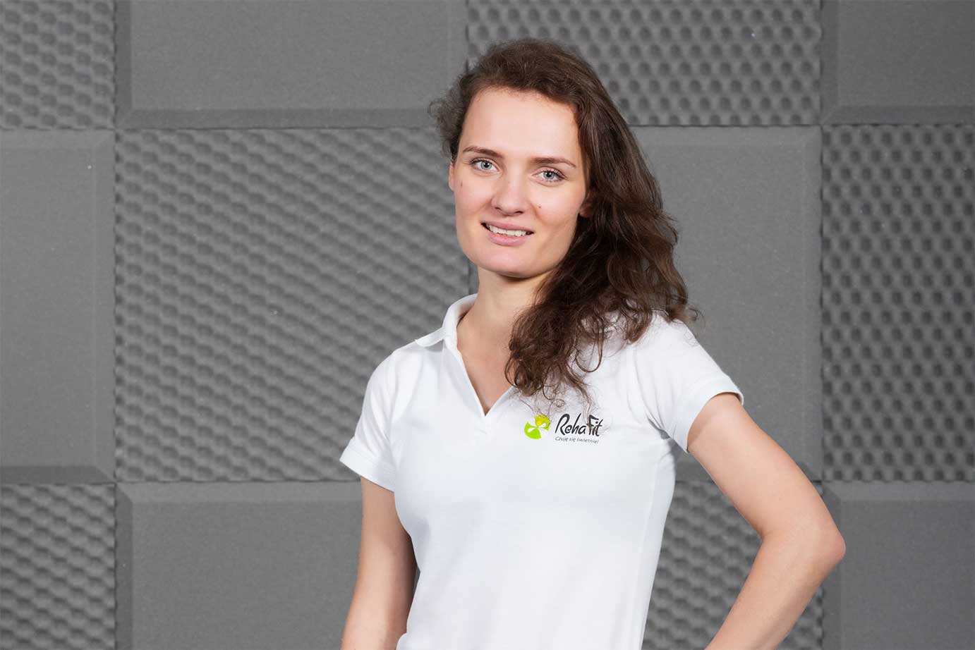 Fizjoterapeutka Lucyna Ptaszkowska zajmująca się wyspecjalizowaną rehabilitacją uroginekologiczną w problemach nietrzymania moczu i nie tylko.