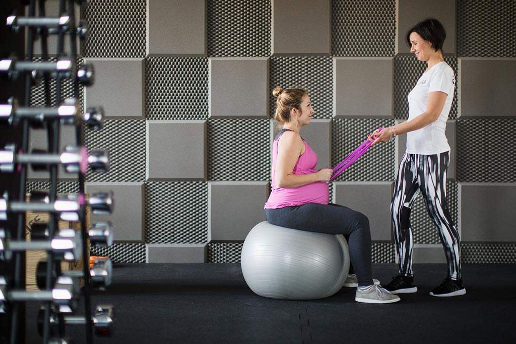 Profesjonalny trening personalny dla kobiet w ciązy i w okresie połogu w centrum RehaFit we Wrocławiu. Gwarancja zdrowia i dobrego samopoczucia.